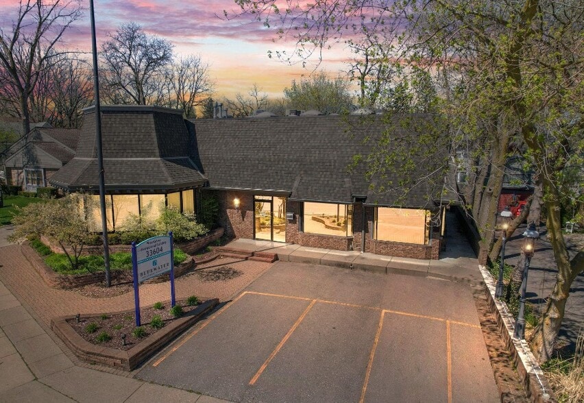 More Photos Of 33604 Grand River Ave, Farmington Office For Sale