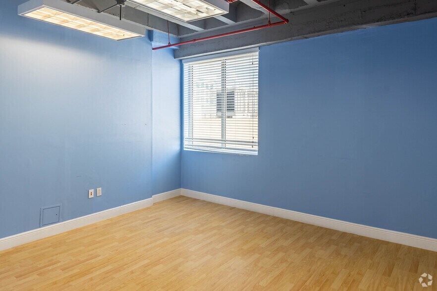 More Photos Of 420 Lincoln Rd, Miami Beach Loft Creative Space For Lease