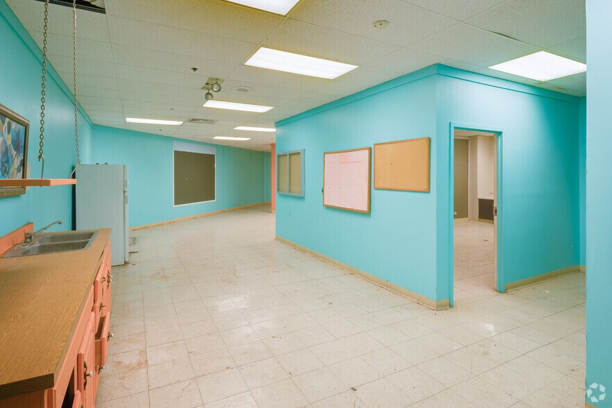 More Photos Of 3340 Mall Loop Dr, Joliet Department Store For Sale