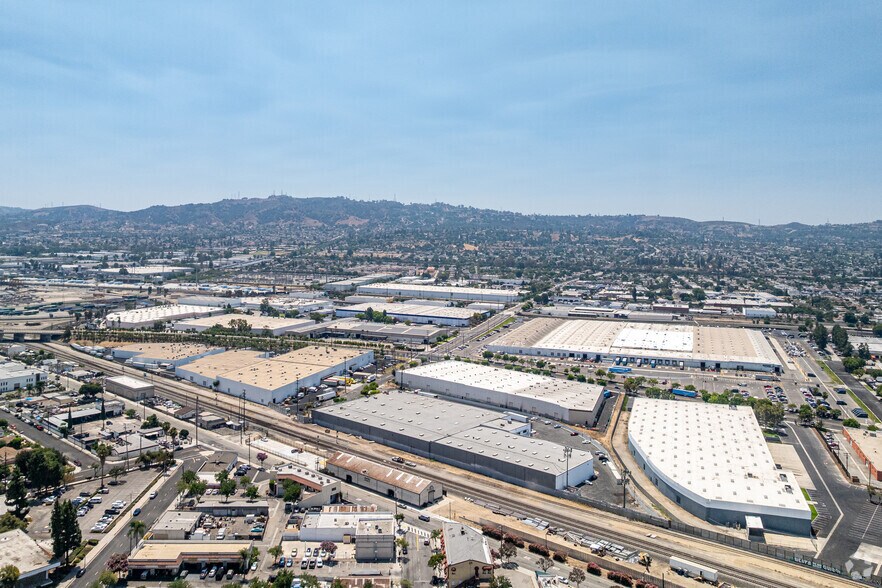 More Photos Of 347 S Stimson Ave, City Of Industry Warehouse For Lease