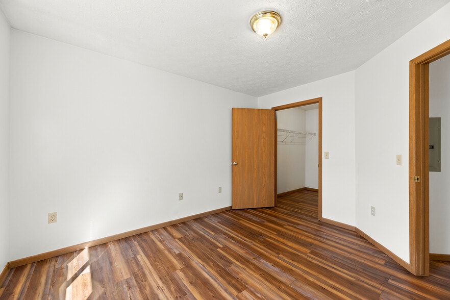 More Photos Of 1894-1898 Springfield Lake Blvd, Akron Apartments For Sale