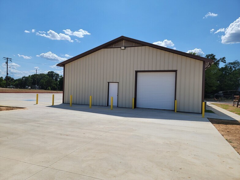 More Photos Of 1604 S Moody St, White Oak Warehouse For Lease