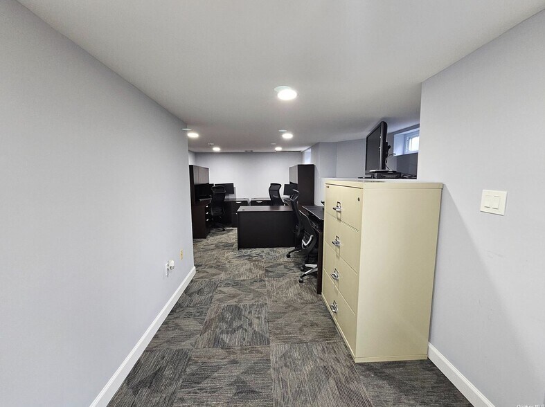 More Photos Of 76 Medford Ave, Patchogue Office For Lease