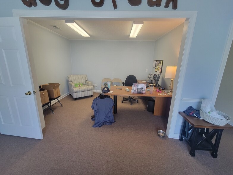 More Photos Of 6600 Windmill Way, Wilmington Industrial For Lease