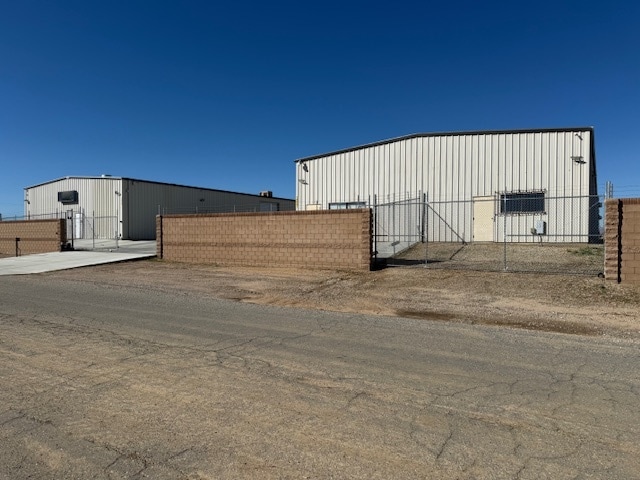 More Photos Of 19331-19441 Neuralia Rd, California City Warehouse For Sale