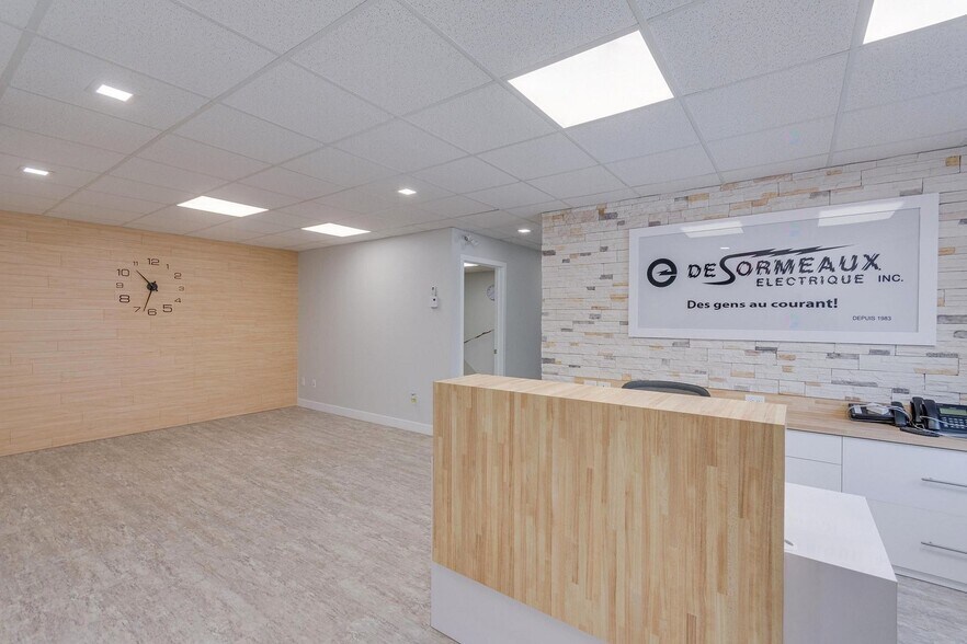 More Photos Of 1695 Rue Atmec, Gatineau General Retail For Sale