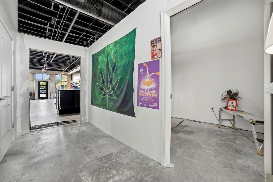 More Photos Of 923 Tx-332-loop, Liberty Hill Storefront Retail Residential For Sale