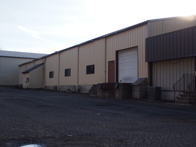 More Photos Of 101 Fowler Rd, North Branford Manufacturing For Lease