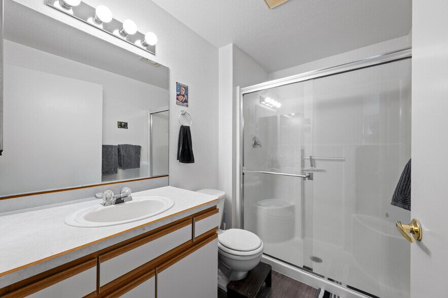 More Photos Of 2150 SW Canyon Dr, Redmond Apartments For Sale