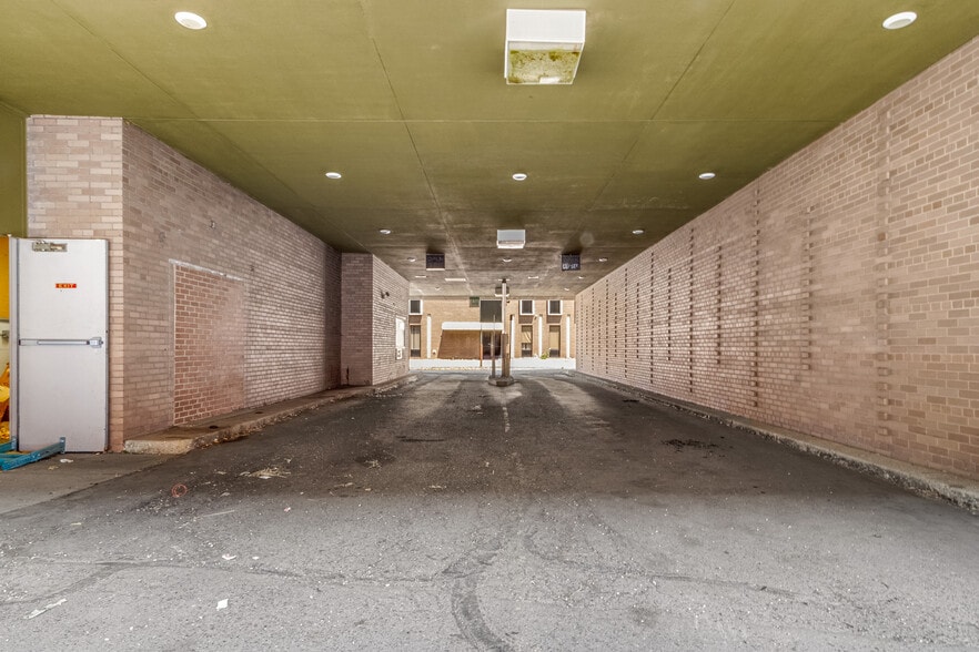 More Photos Of 20800 Greenfield Rd, Oak Park Medical For Sale