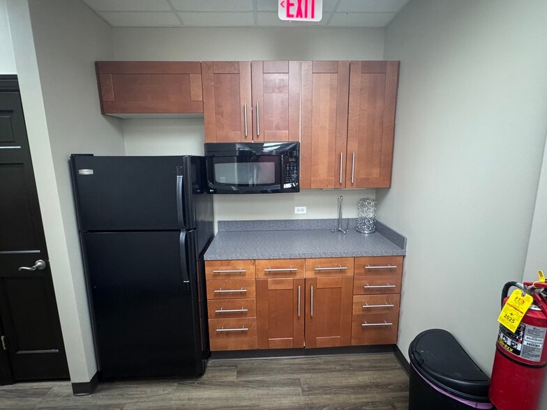 More Photos Of 24020 W Riverwalk Ct, Plainfield Medical For Sale