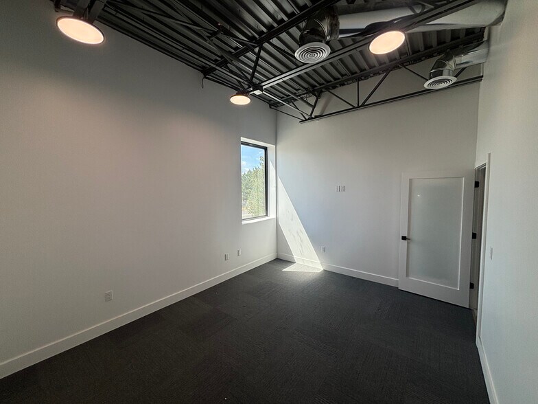 More Photos Of 633 E Lakeview Pky, Provo Industrial For Lease