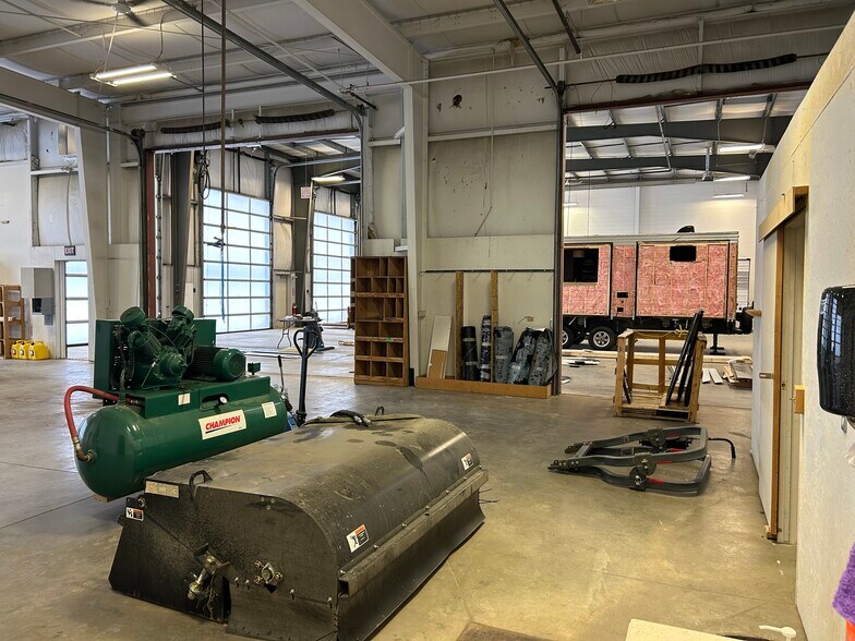 More Photos Of 1780 49 Av, Red Deer Industrial For Lease