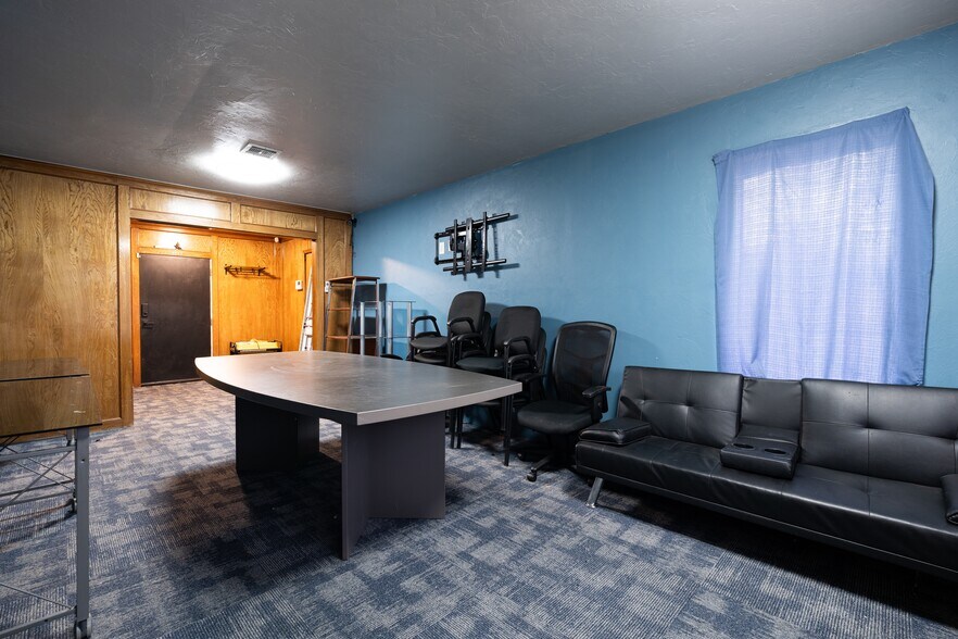 More Photos Of 3501 N Rockwell Ave, Bethany Office For Sale