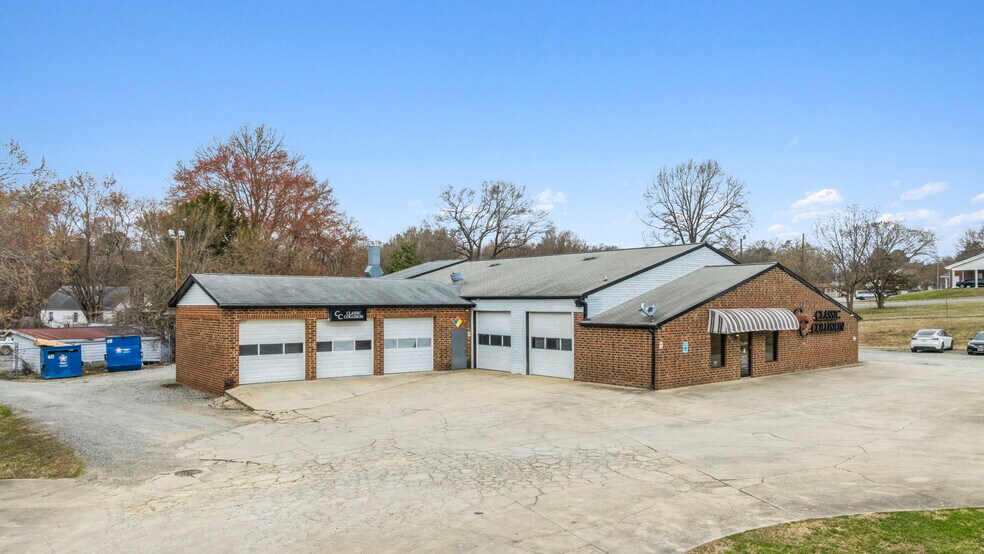 More Photos Of 1238 Rauhut St, Burlington Auto Repair For Sale