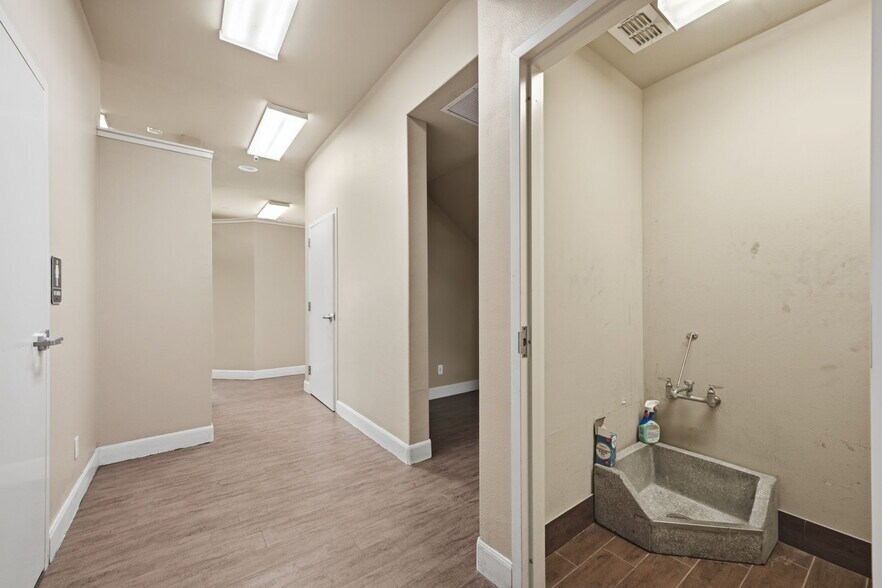 More Photos Of 5407 Interstate 35 Access Rd, San Antonio Land For Lease