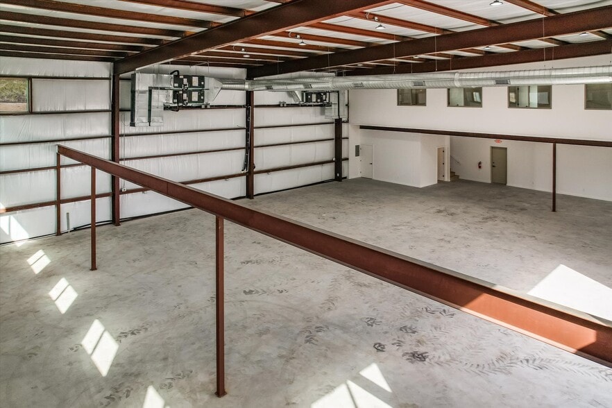 More Photos Of 10020 Darden Hill Rd, Austin Light Distribution For Sale