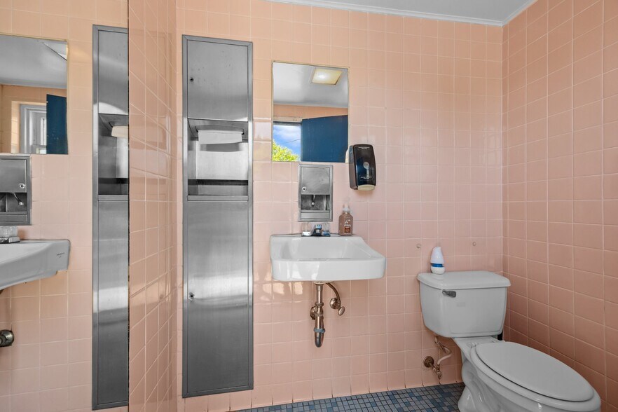 More Photos Of 2304 Huntingdon Pike, Huntingdon Valley Auto Repair For Sale