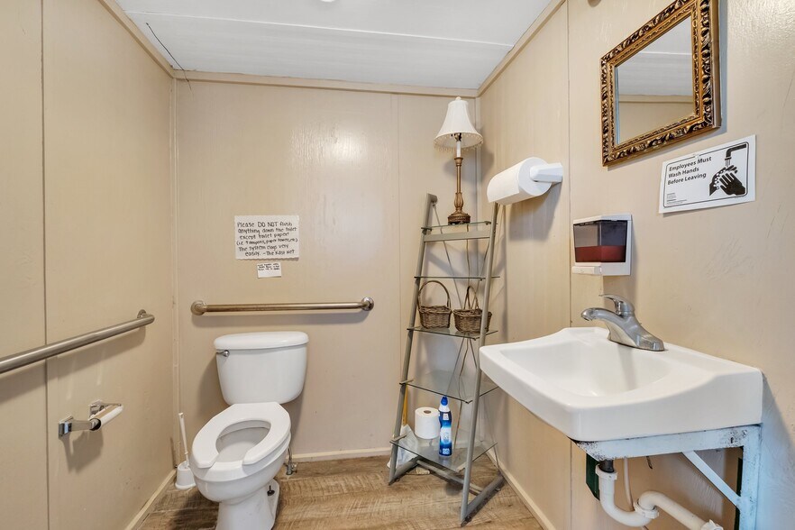 More Photos Of 892 Woodville Hwy, Crawfordville Restaurant For Sale