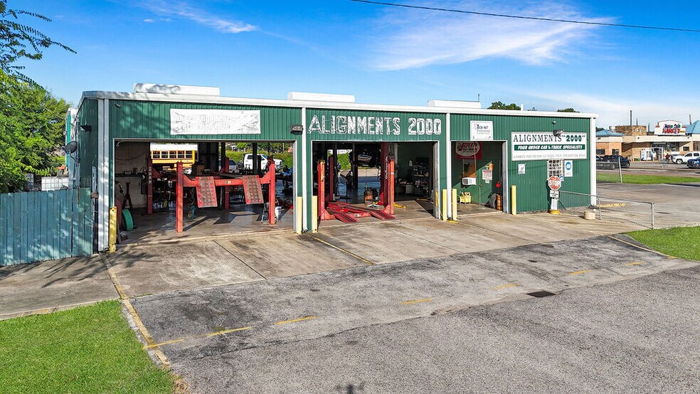 More Photos Of 502 Washington St, South Houston Warehouse For Sale