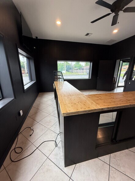 More Photos Of 1665 W Legacy Dr, Duncan Flex For Sale