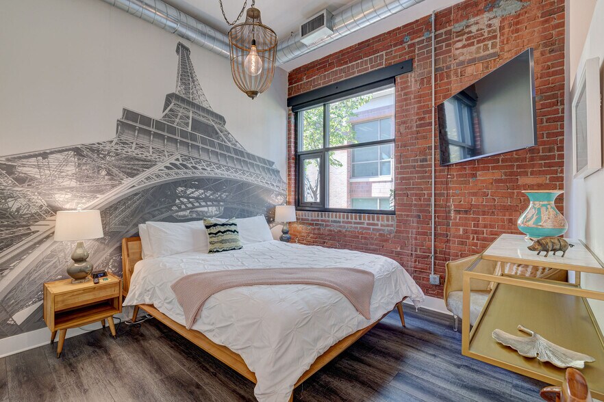 More Photos Of 505 N 2nd St, Wilmington Hotel For Sale