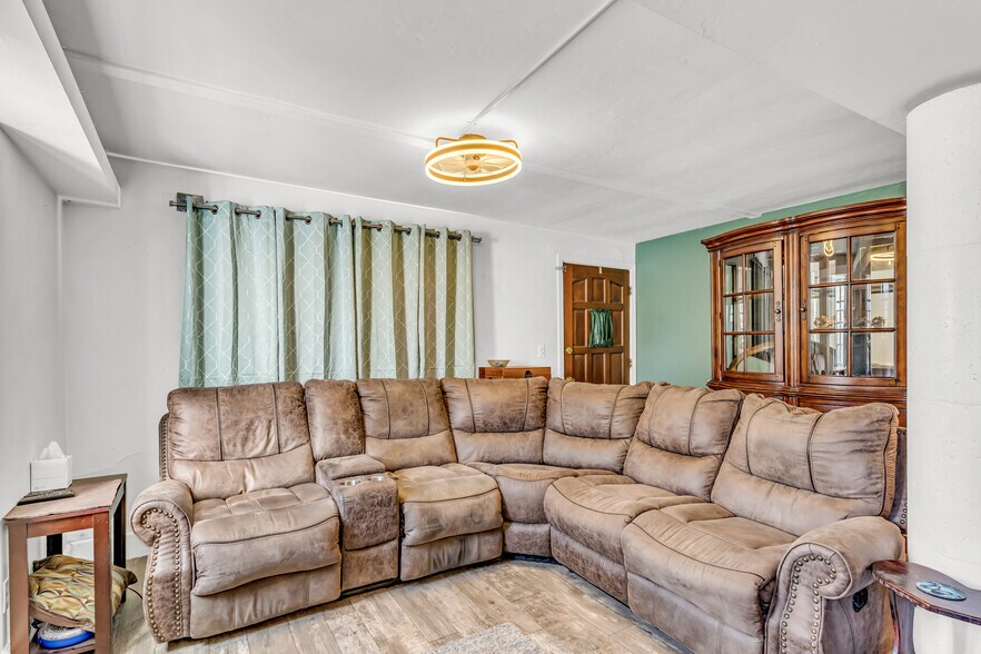 More Photos Of 2901 N Alvernon Way, Tucson Office For Sale