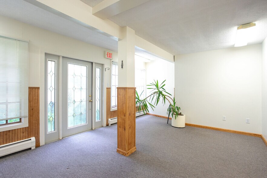 More Photos Of 30 Stockbridge Rd, Great Barrington Office Residential For Lease