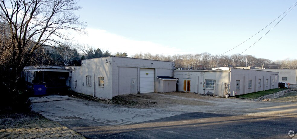 Primary Photo Of 9410-9450 Watson Industrial Park Dr, Crestwood Warehouse For Lease