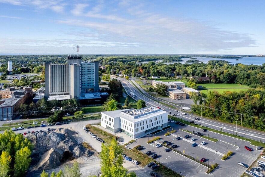 More Photos Of 307 Boul Des Anciens-Combattants, Sainte-anne-de-bellevue Medical For Lease