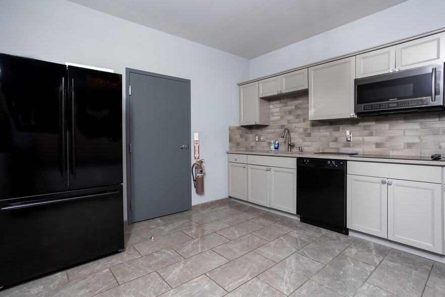 More Photos Of 453 N Jackson St, Frankfort Auto Dealership For Sale