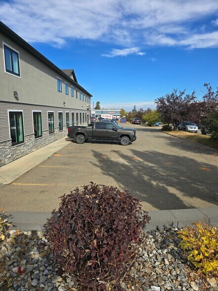 More Photos Of 110 Pelican Pl, Sylvan Lake Office For Sale