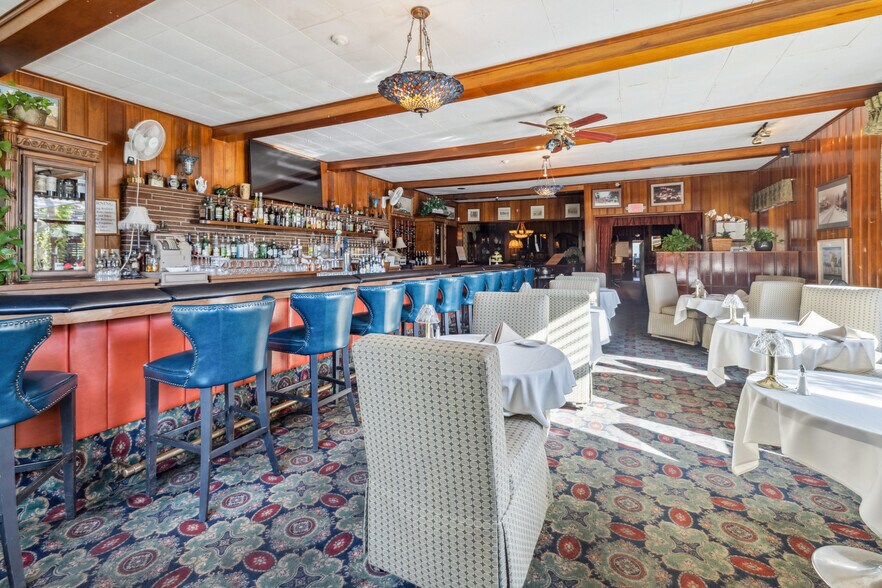 More Photos Of 13300 Big Basin Way, Boulder Creek Restaurant For Sale