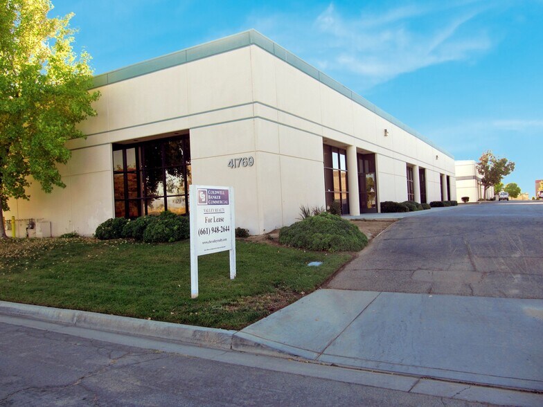 More Photos Of 41769 11th St W, Palmdale Service For Lease