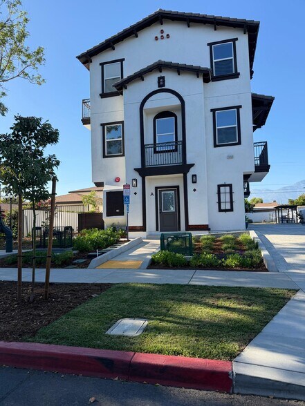 More Photos Of 1444 W Stoneridge Ct, Ontario Multifamily For Sale
