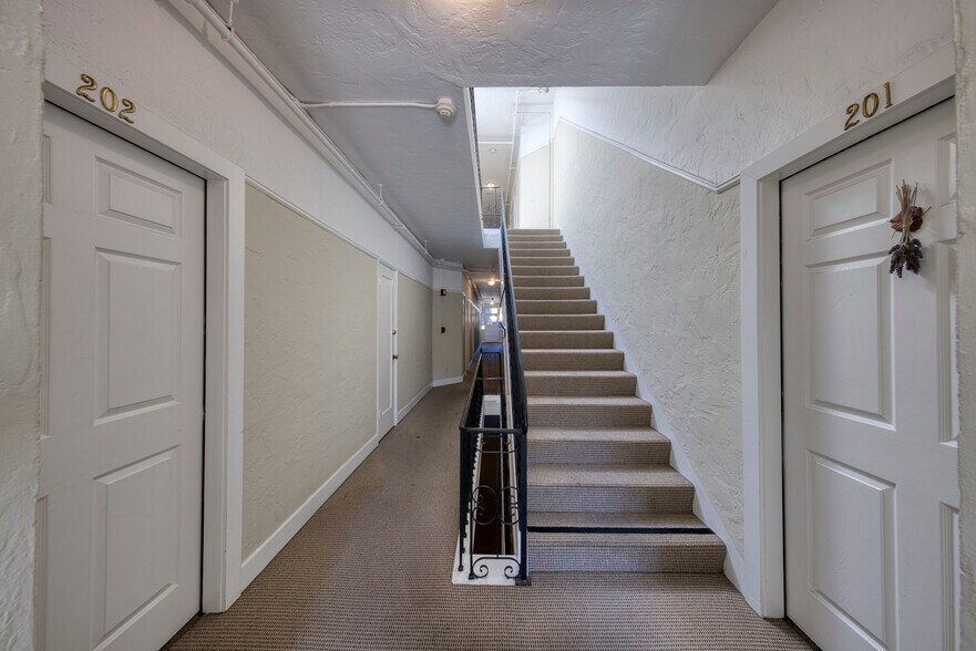 More Photos Of 2451 Le Conte Ave, Berkeley Apartments For Sale