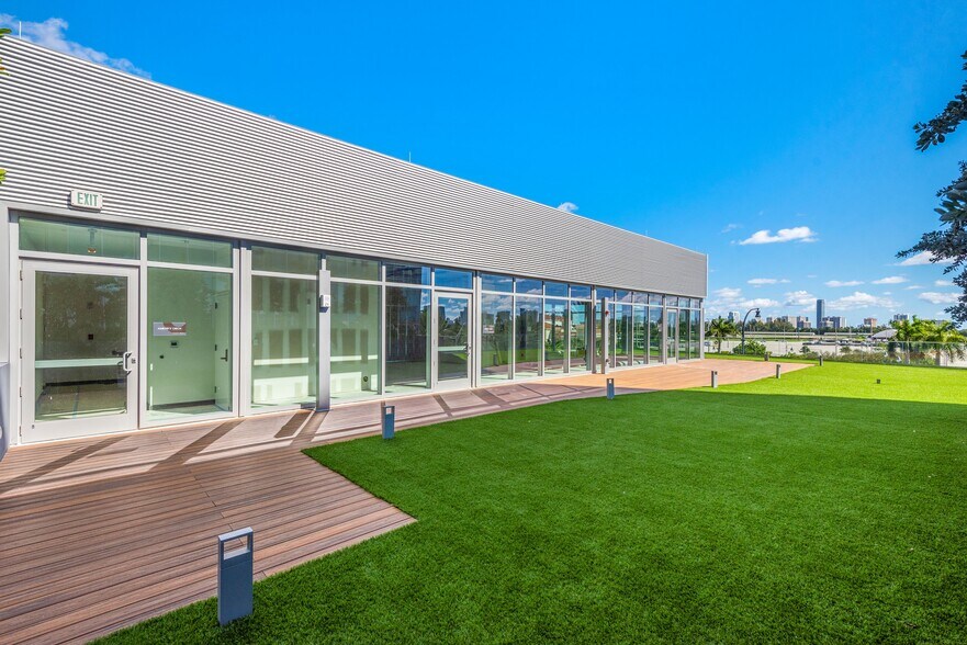 More Photos Of 21550 Biscayne Blvd, Aventura Office For Lease