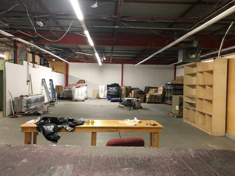 More Photos Of 131 Liberty Ave, Mineola Warehouse For Sale