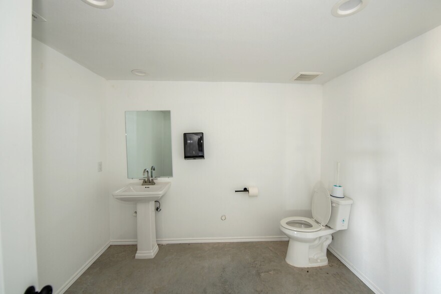 More Photos Of 440 Interstate 30 W, Mount Vernon Land For Sale