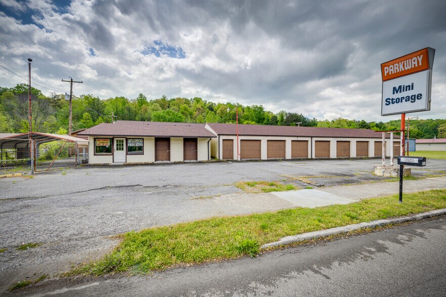 More Photos Of 570 S Gateway Ave, Rockwood Industrial For Sale