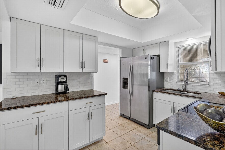 More Photos Of 1884 Southpointe Dr, Sarasota Apartments For Sale
