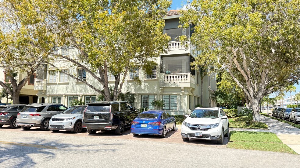 More Photos Of 750 11th St S, Naples Office Residential For Sale