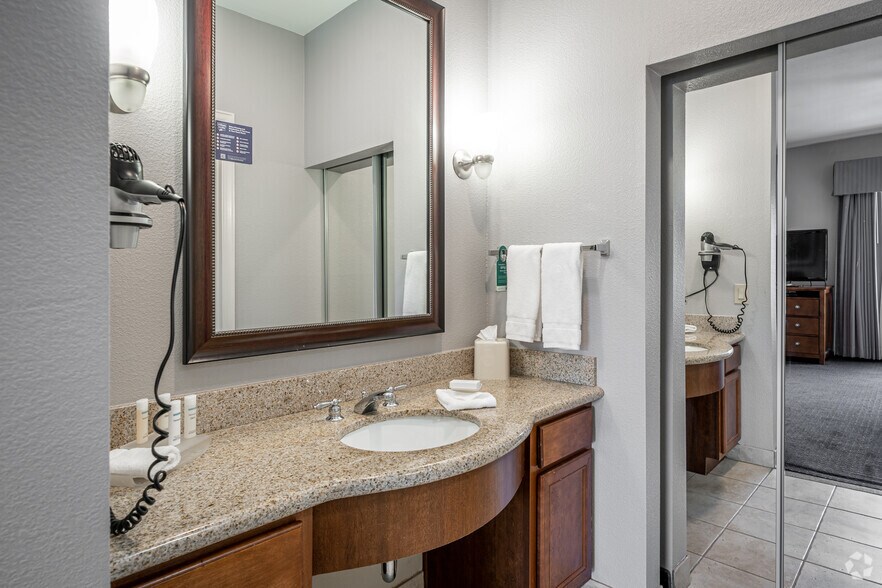 More Photos Of 14450 Park Row, Houston Hotel For Sale