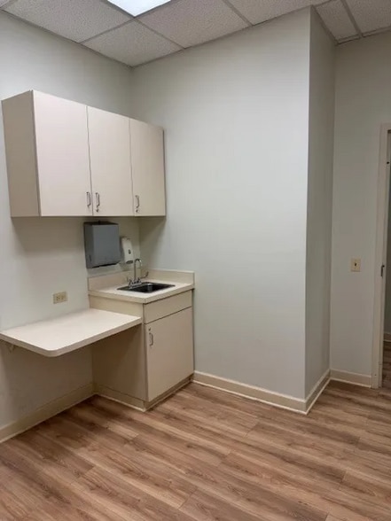 More Photos Of 2306-2310 W Touhy Ave, Chicago Apartments For Lease