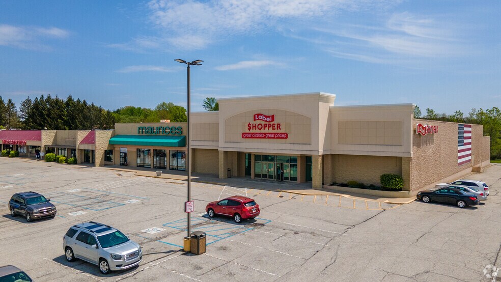 More Photos Of 100 Cross County Plz, Batesville Unknown For Lease