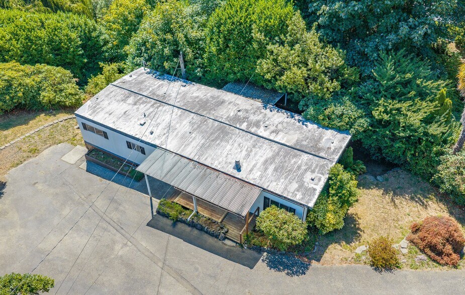 More Photos Of 67552 East Bay Rd, North Bend Storefront Retail Residential For Sale