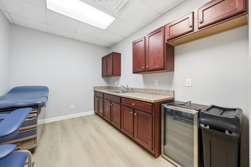 More Photos Of 55 2nd Ave, Brentwood Medical For Lease