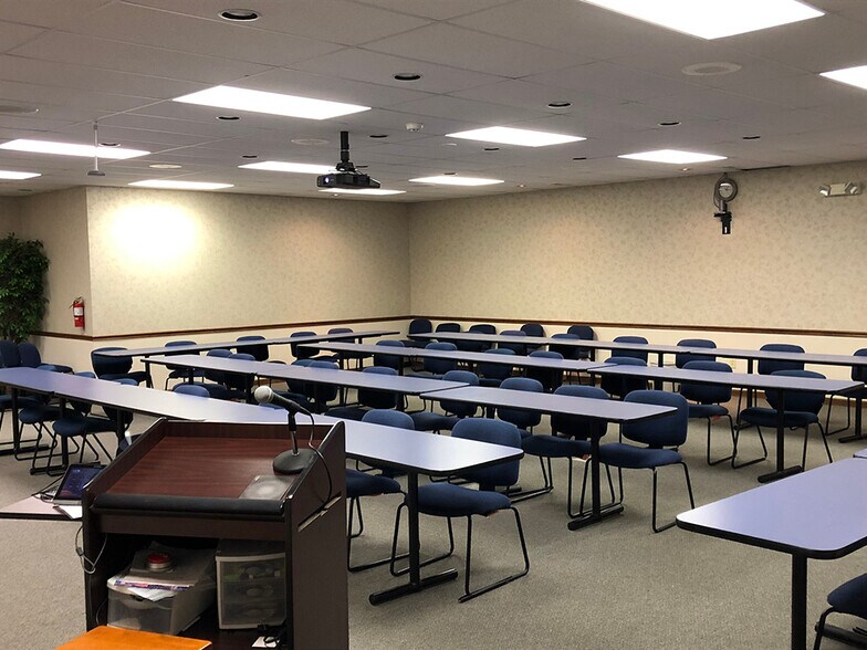 More Photos Of 5342 W Vermont St, Indianapolis Office For Sale