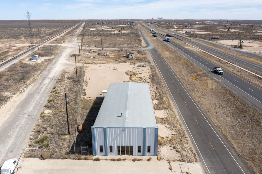 More Photos Of 850 W I-20, Penwell Warehouse For Lease