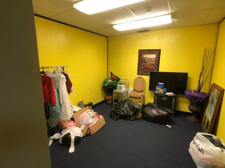 More Photos Of 923 S 21st Ave, Hollywood General Retail For Sale